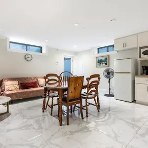 Holiday home Modern Retreat Near Vancouver's Attractions Vancouver