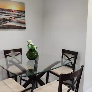 Homestay Spacious Mbr Near Kennedy Subway & Go Toronto